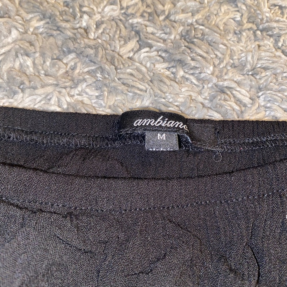 Size M top - Picture 2 of 4